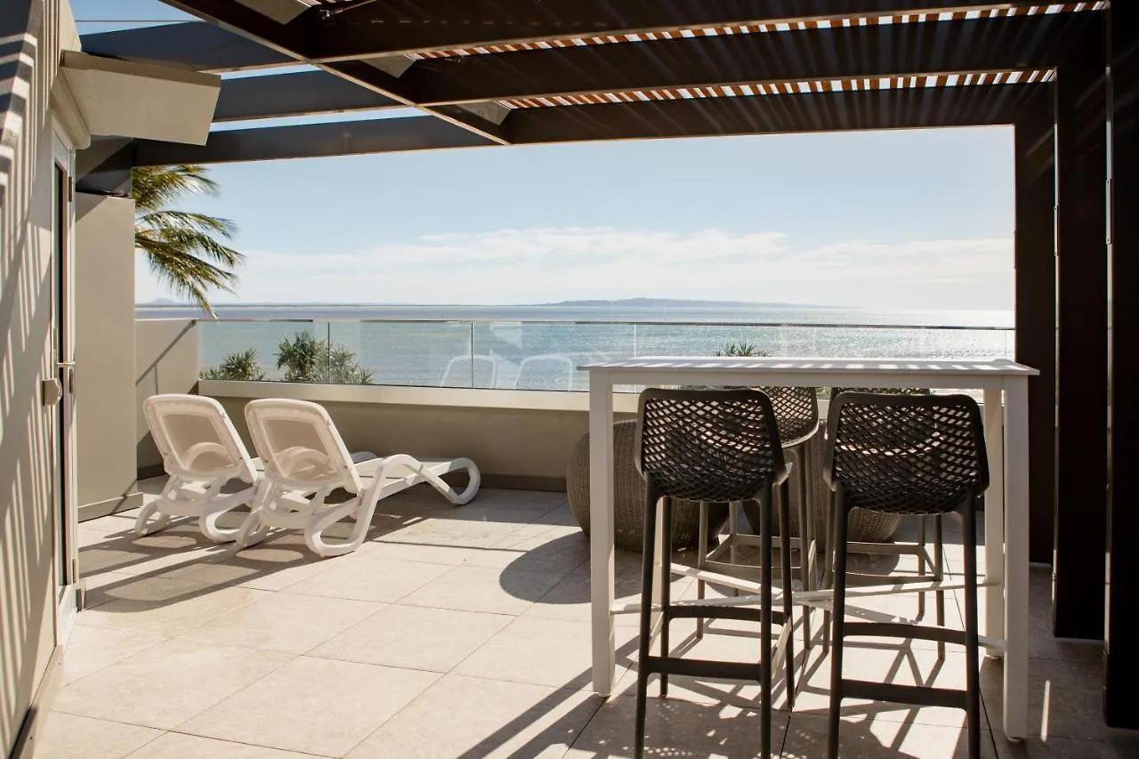 Netanya Noosa Beachfront Resort  Noosa Heads